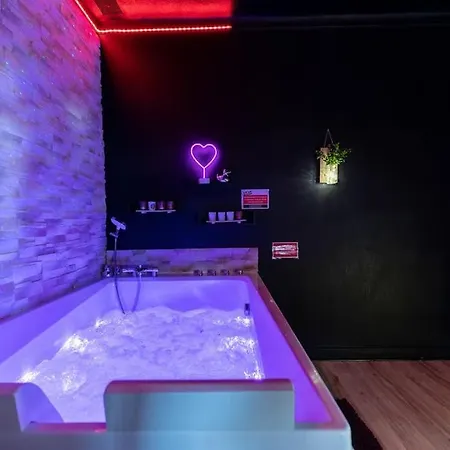 3 , Balneo, Pour 10 Personnes Maison Thermale アパート シャマリエール